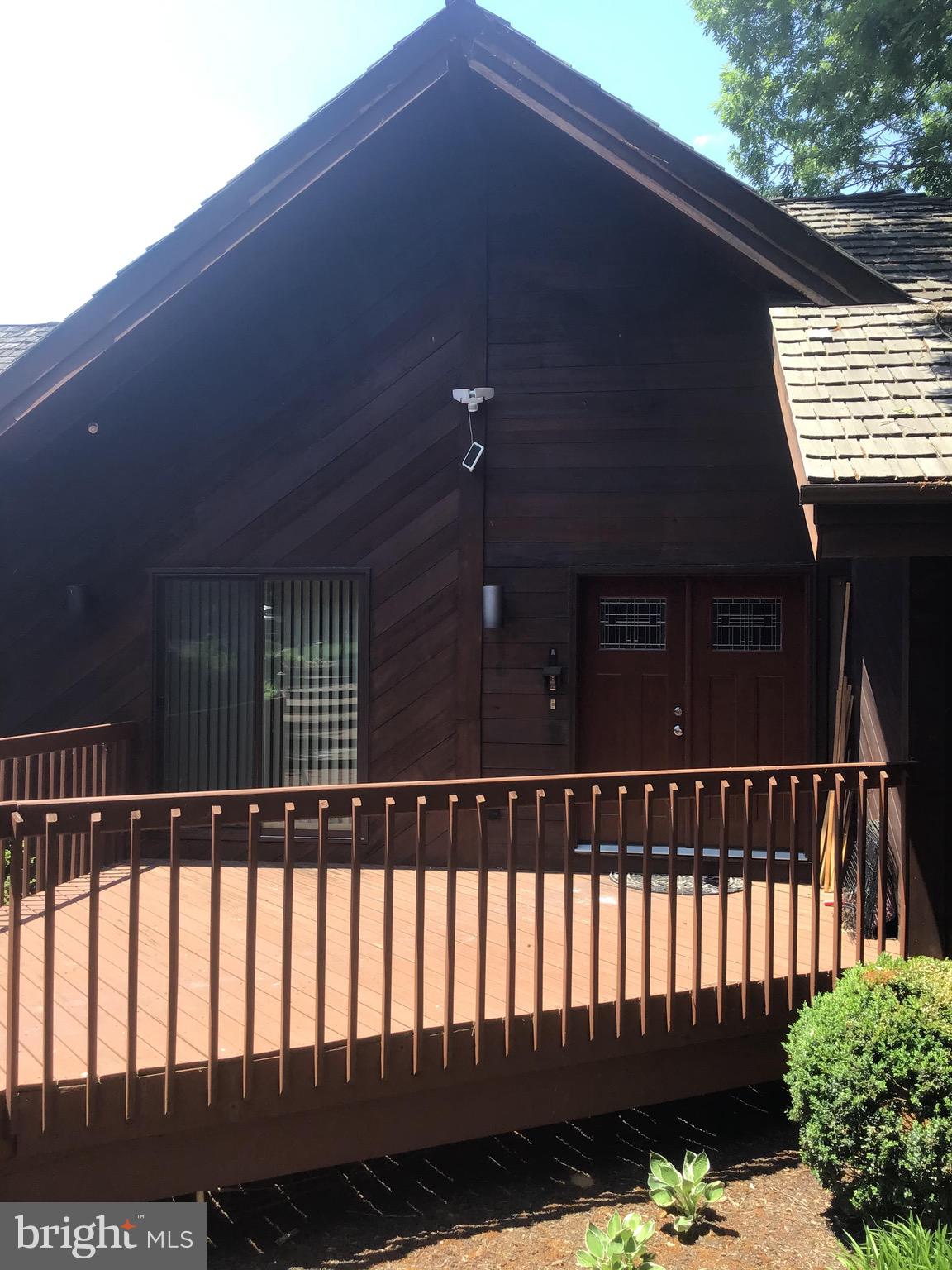 LAKESIDE VILLAS - Residential