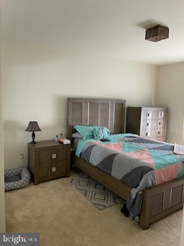 LAKESIDE VILLAS - Residential