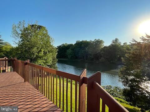 LAKESIDE VILLAS - Residential