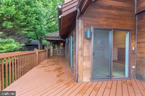 LAKESIDE VILLAS - Residential