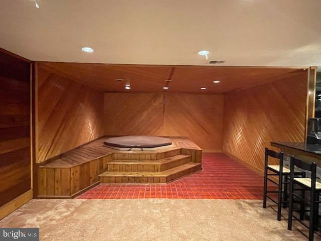 LAKESIDE VILLAS - Residential