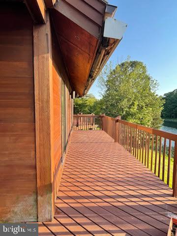 LAKESIDE VILLAS - Residential