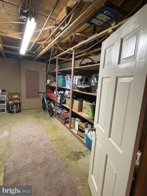 LAKESIDE VILLAS - Residential