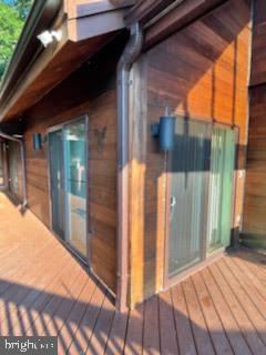 LAKESIDE VILLAS - Residential