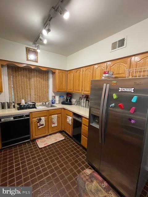 LAKESIDE VILLAS - Residential