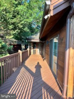 LAKESIDE VILLAS - Residential