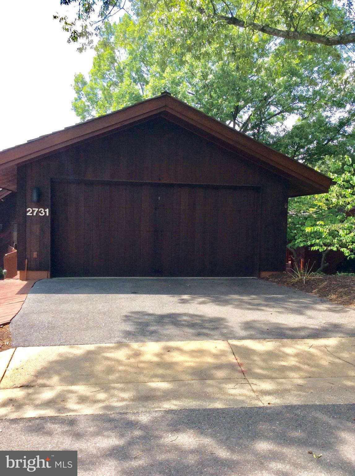 LAKESIDE VILLAS - Residential