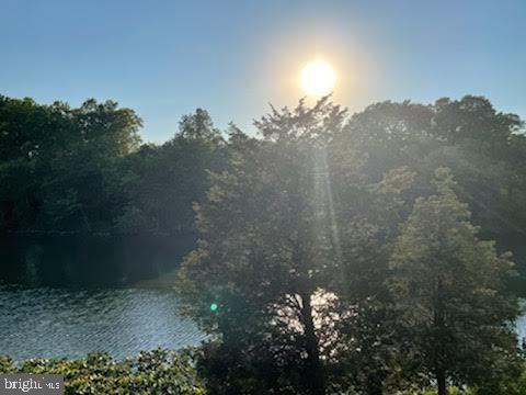 LAKESIDE VILLAS - Residential