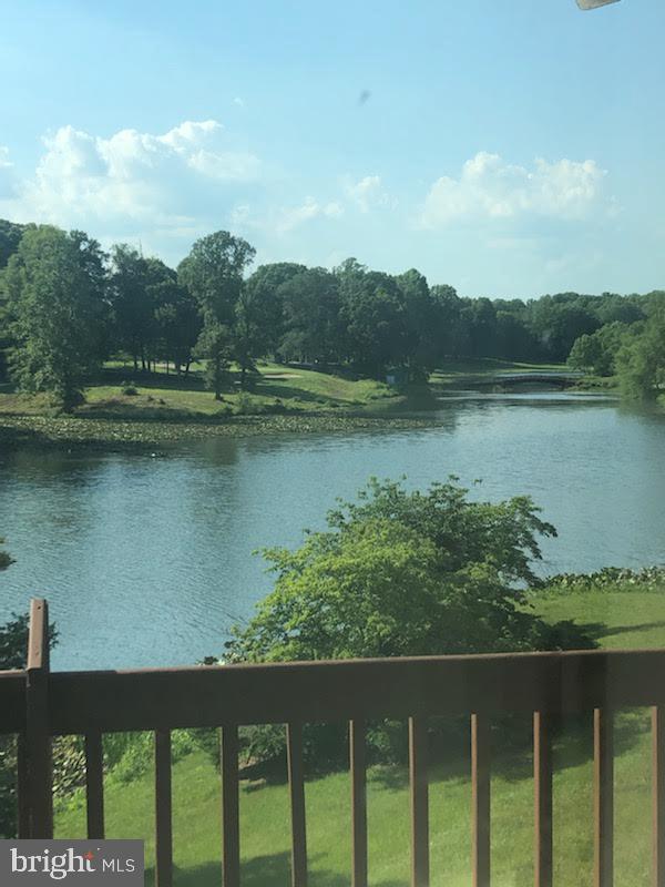 LAKESIDE VILLAS - Residential