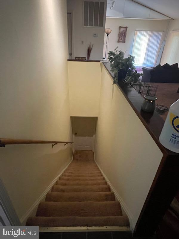 LAKESIDE VILLAS - Residential