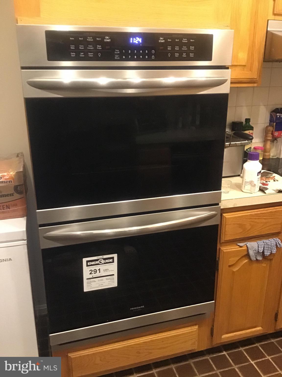 LAKESIDE VILLAS - Residential