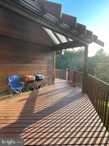 LAKESIDE VILLAS - Residential