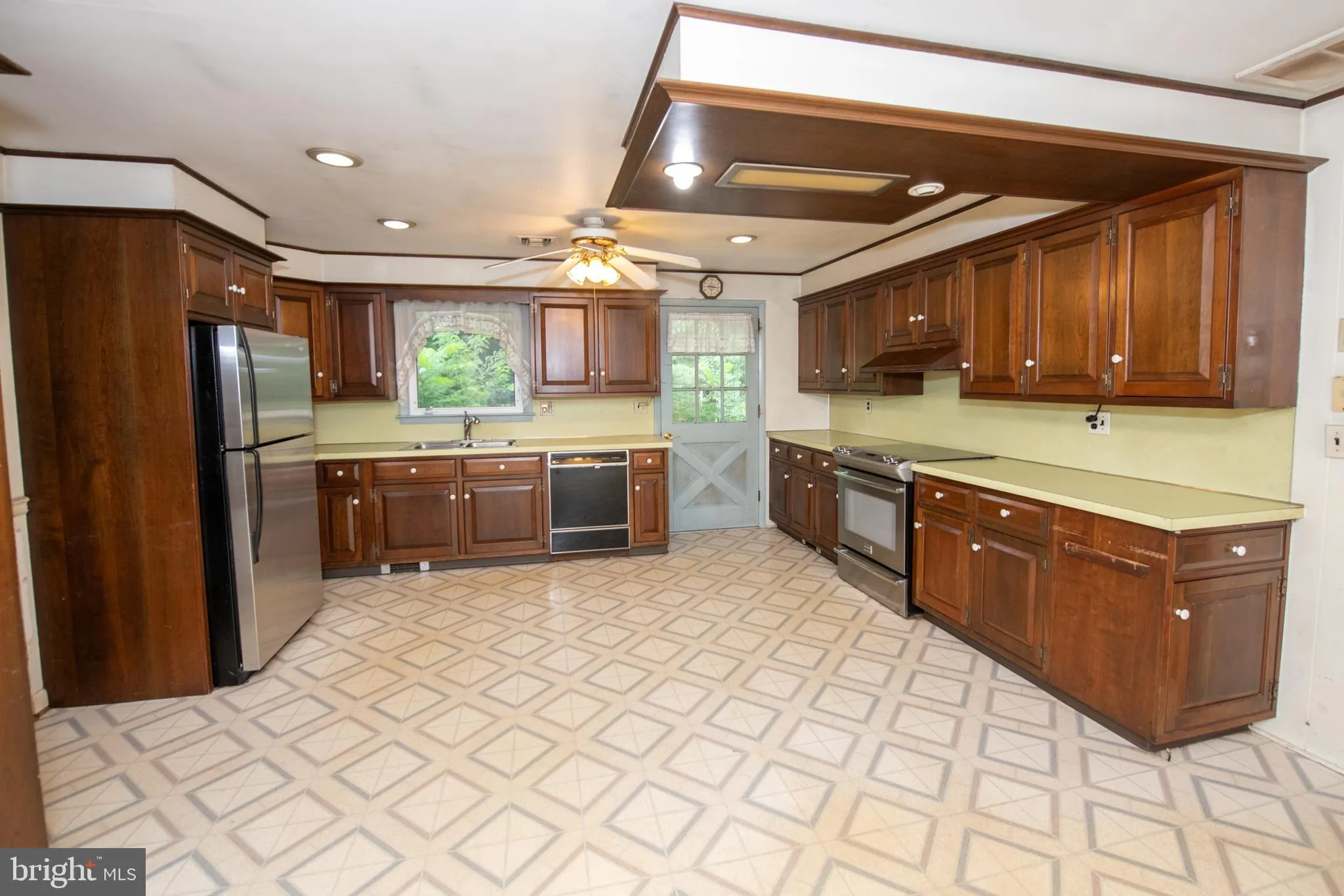 Hatfield, Pennsylvania 19440, United States, 3 Bedrooms Bedrooms, ,2 BathroomsBathrooms,Residential,Pending,189206