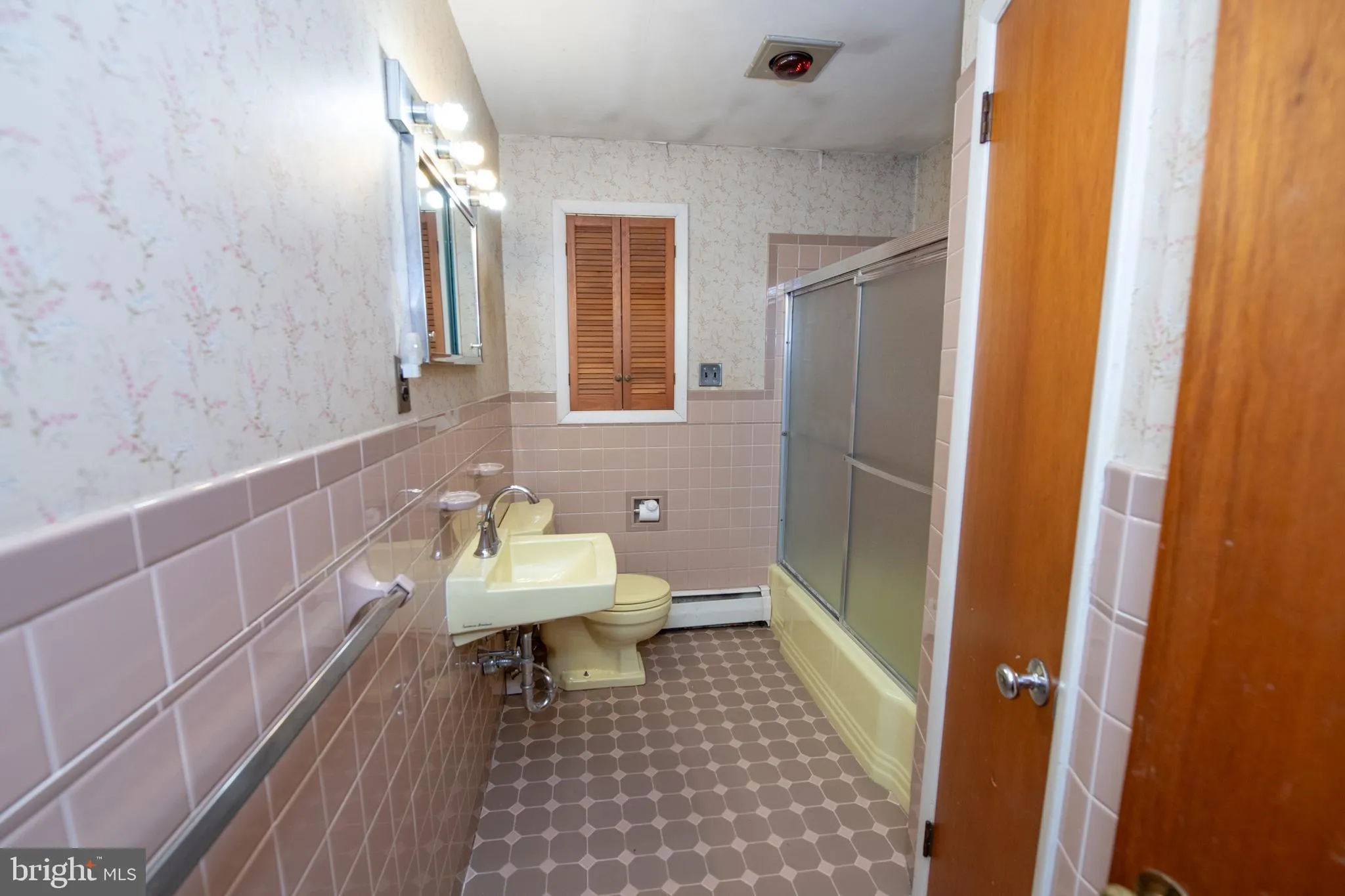 Hatfield, Pennsylvania 19440, United States, 3 Bedrooms Bedrooms, ,2 BathroomsBathrooms,Residential,Pending,189206