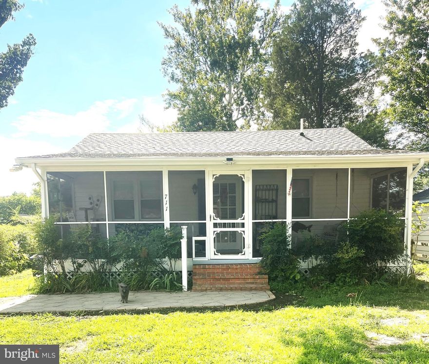 Charming FRONT PORCH COTTAGE on The Point. Freshly painted and furnished for your pleasure.  Two bedrooms, one bath, sunroom, screened front porch, large deck and big back yard are part of the beauty of this home. This home is ready to move in.  Your short term lease can begin on October 1, 2023 and end in April or May 2024. This home is within walking distance to the public beaches, restaurants, breweries, marinas and shopping of Colonial Beach. Colonial Beach is a golf cart community that includes public beaches, public boat ramp, boardwalk, marinas, fabulous restaurants, tiki bars and breweries. Colonial Beach is known as "The Playground on the Potomac."  Walk, hike or ride your bike. An easy ride to explore the wineries of the Northern Neck as well. One and 1/2 hours from DC and Richmond and 45 minutes from Fredericksburg. Come on over! Put your toes in the sand!