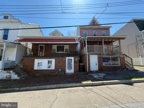 1715 -1717 W MARKET ST POTTSVILLE PA 17901