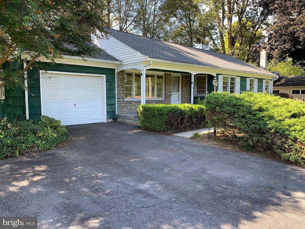 Photo of 2022 Meadow Ridge Drive, LANCASTER, PA 17601 (MLS # PALA2075246)