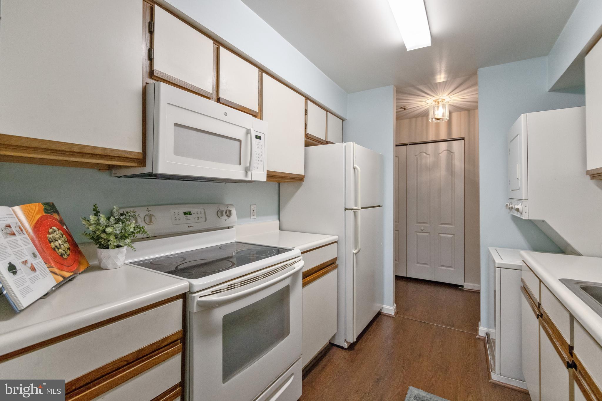 VILLAGE OF MONTGOMERY RUN - Residential