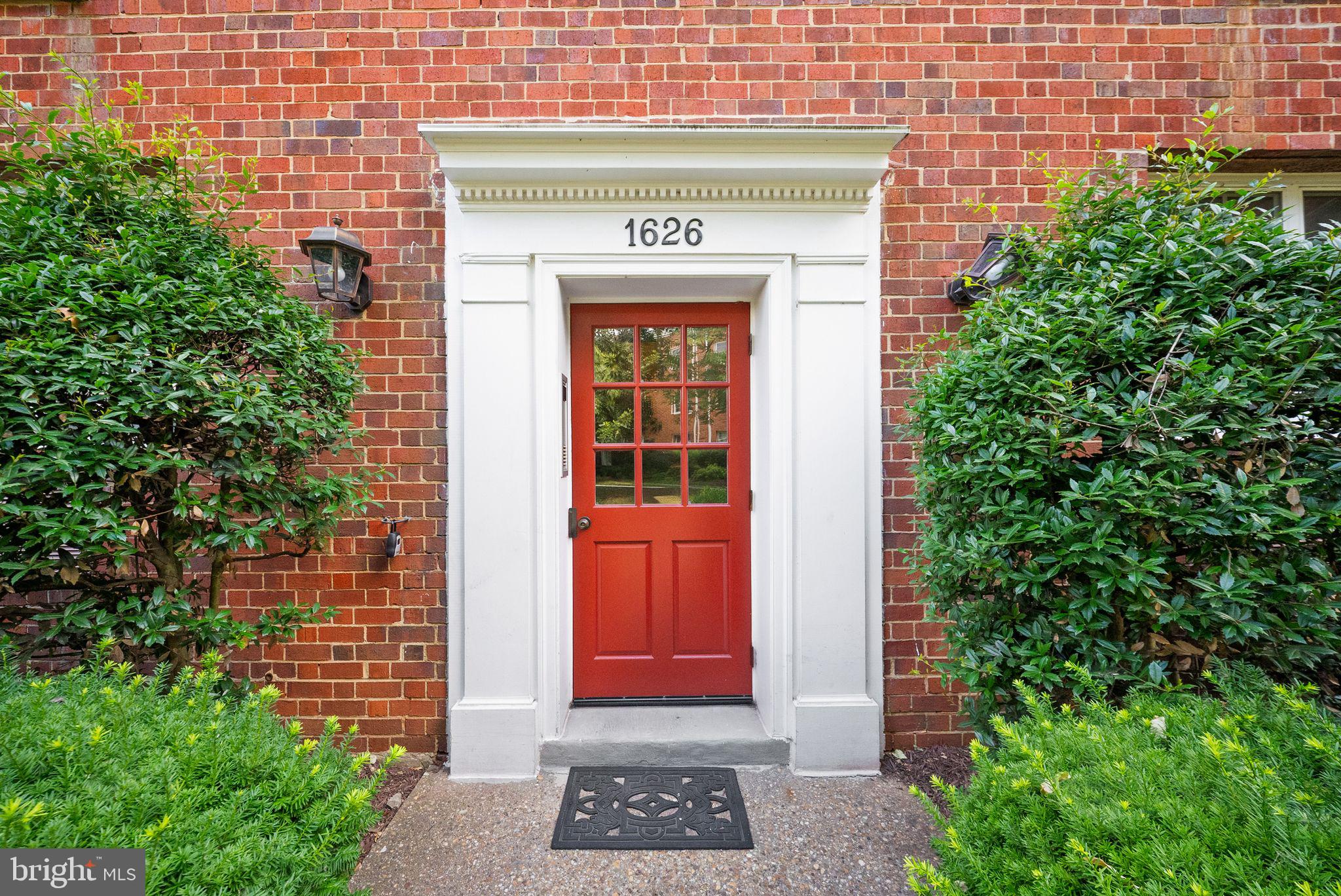 Photo 1 of 40 — 1626 W ABINGDON DRIVE W 302, ALEXANDRIA, VA 22314