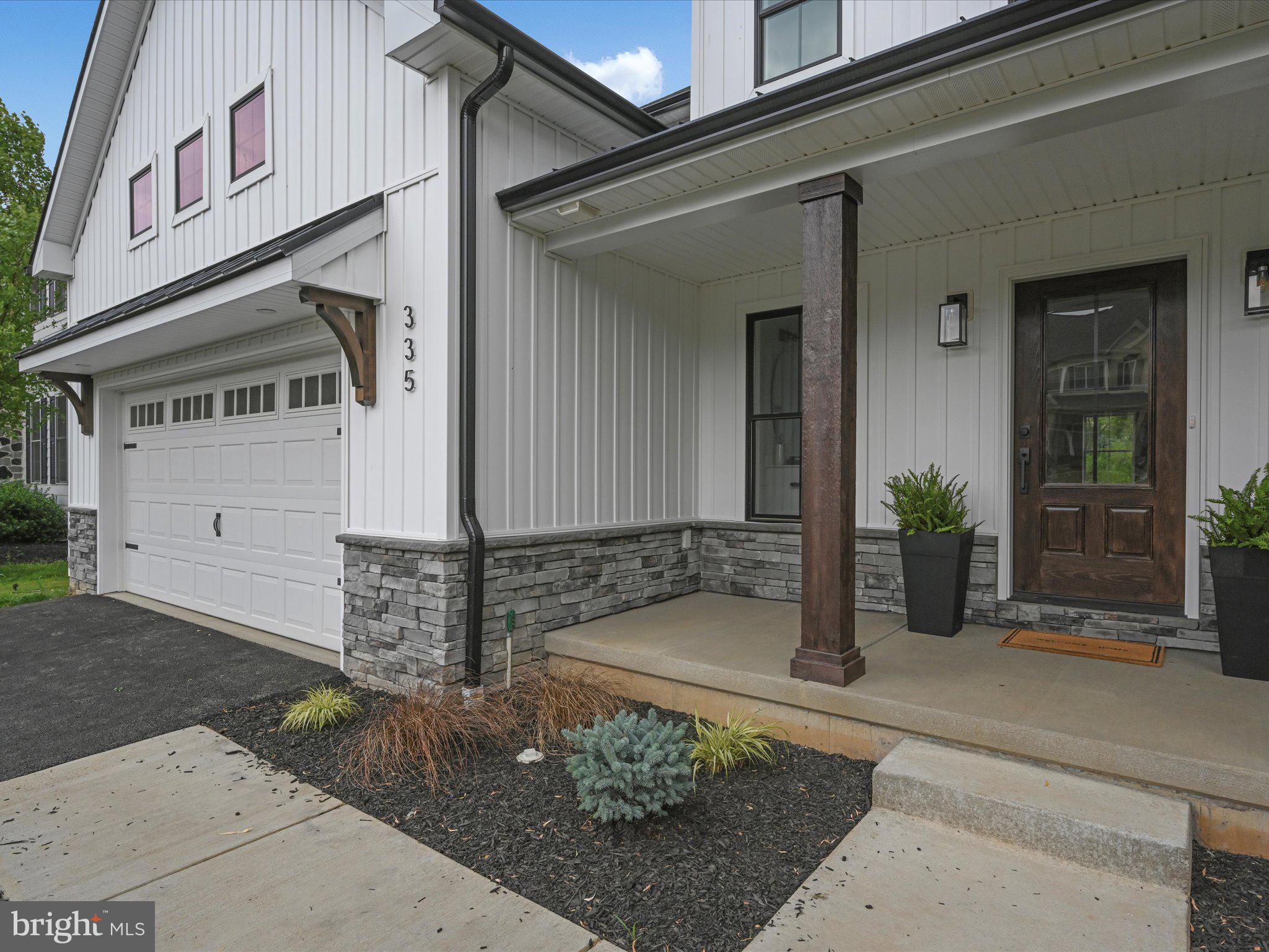 335 ROYAL HUNT WAY