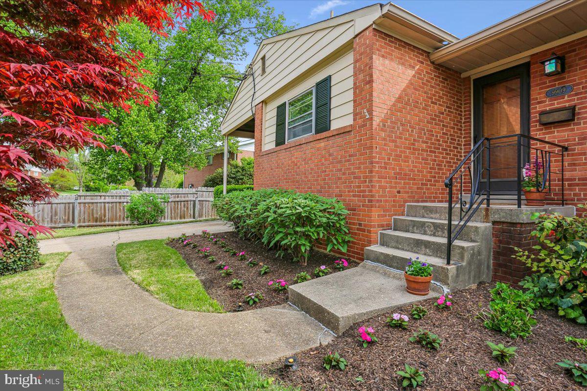 9909 ASHBURTON LANE