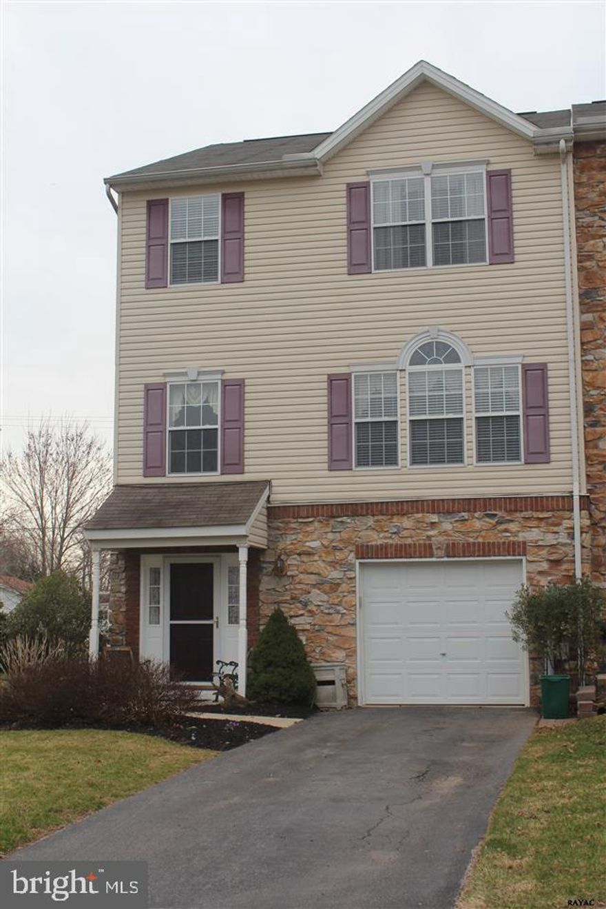 Great one owner end unit with open floor plan. Features 3 BR, 2 full & 2-1/2 BA. Freshly mulched and power washed. Move right in.