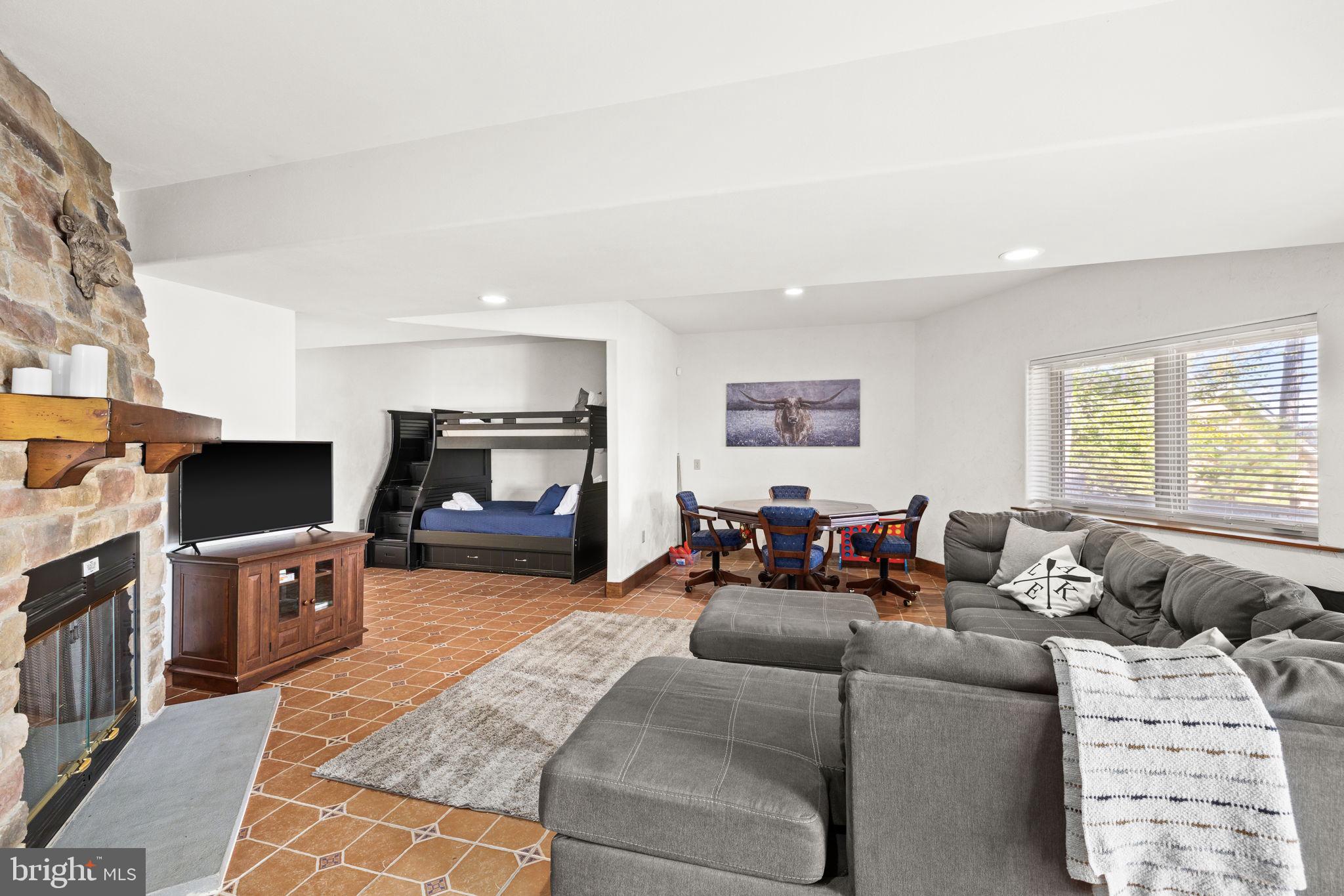 MYSTIC POINTE - Residential