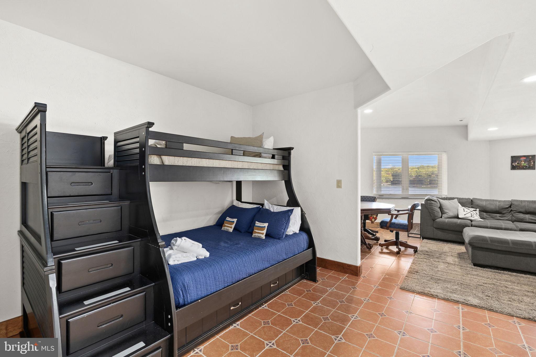 MYSTIC POINTE - Residential