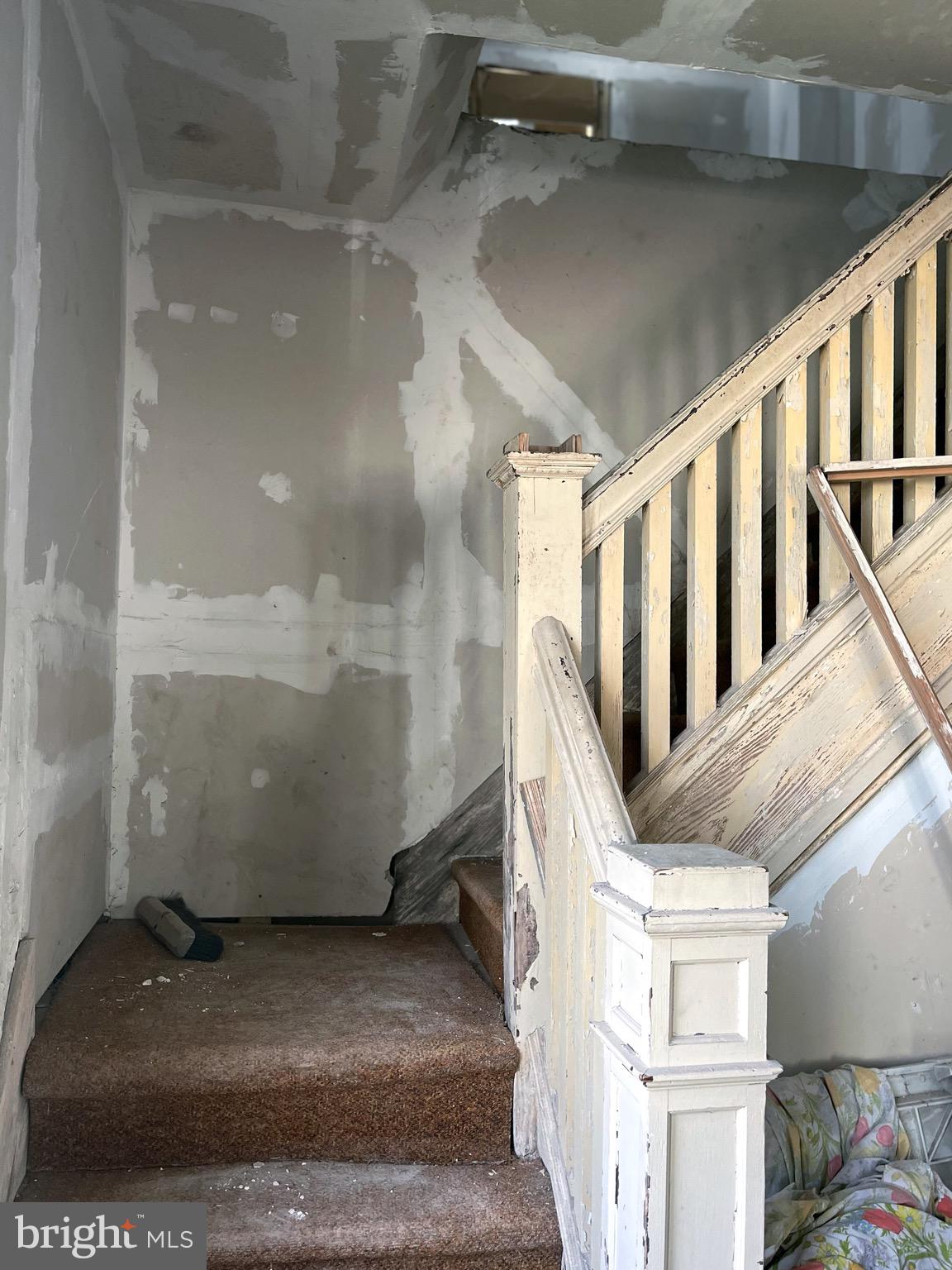 E.& W. CHILLISQUAQUE - Residential