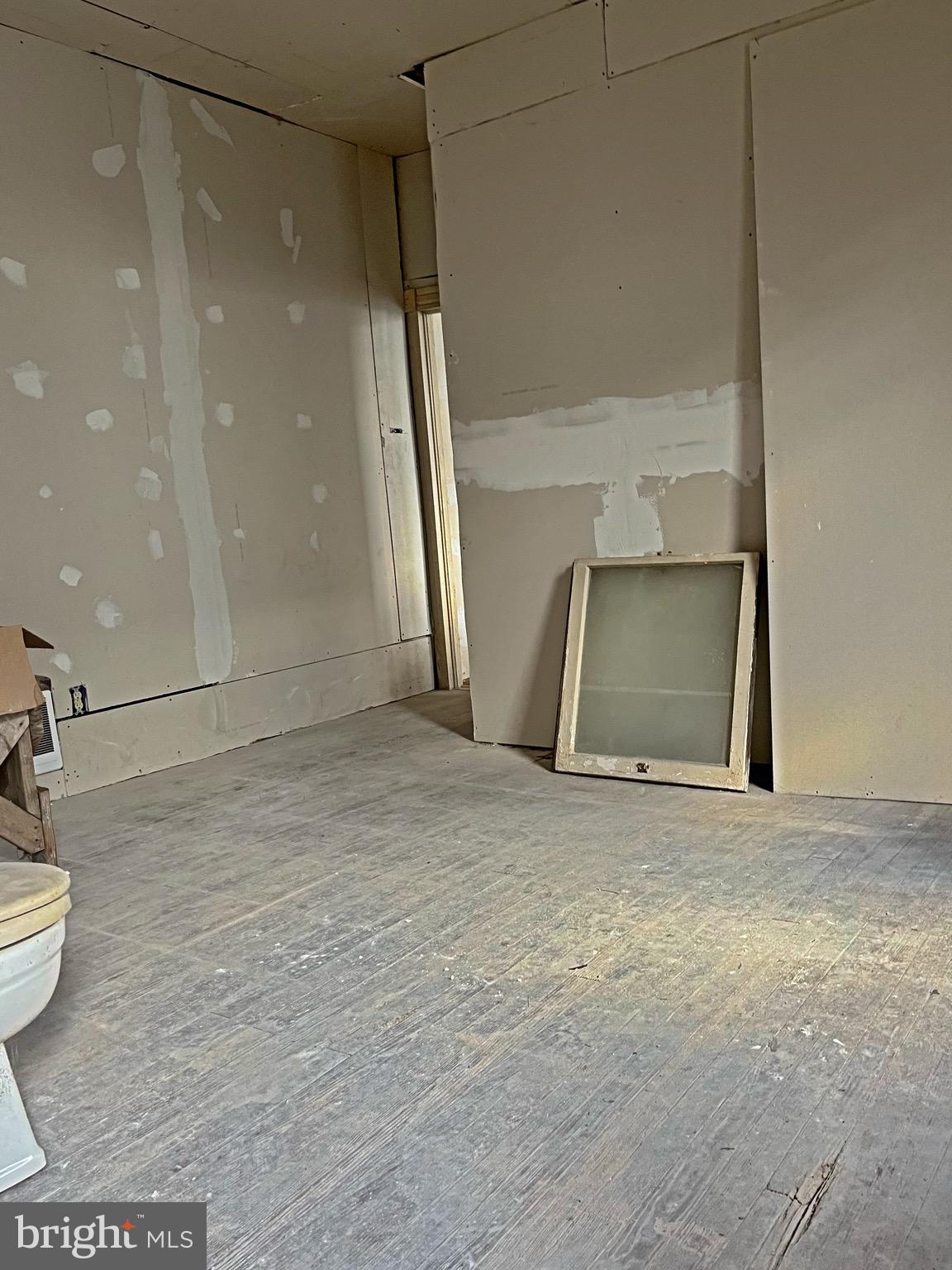 E.& W. CHILLISQUAQUE - Residential