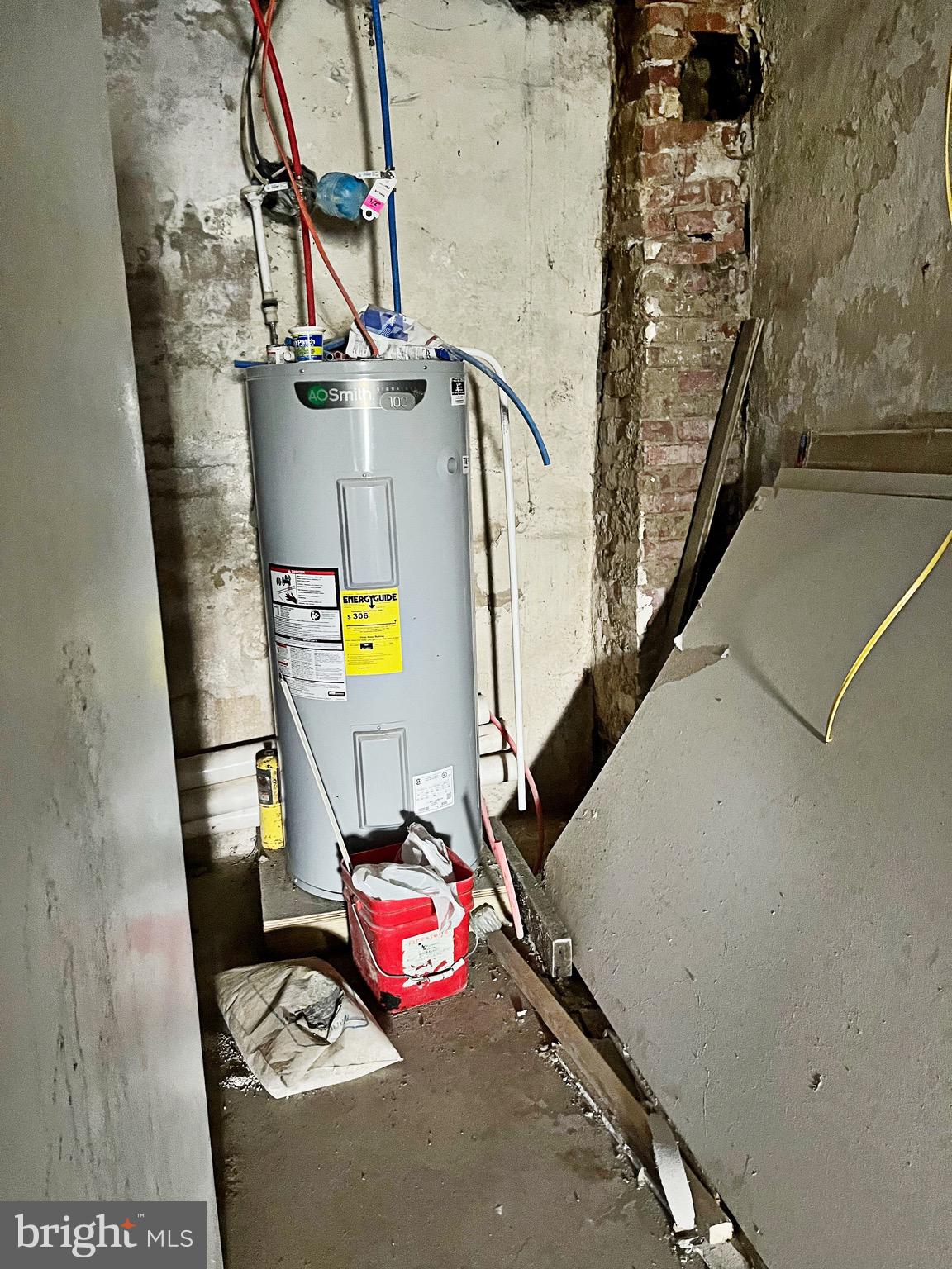 E.& W. CHILLISQUAQUE - Residential