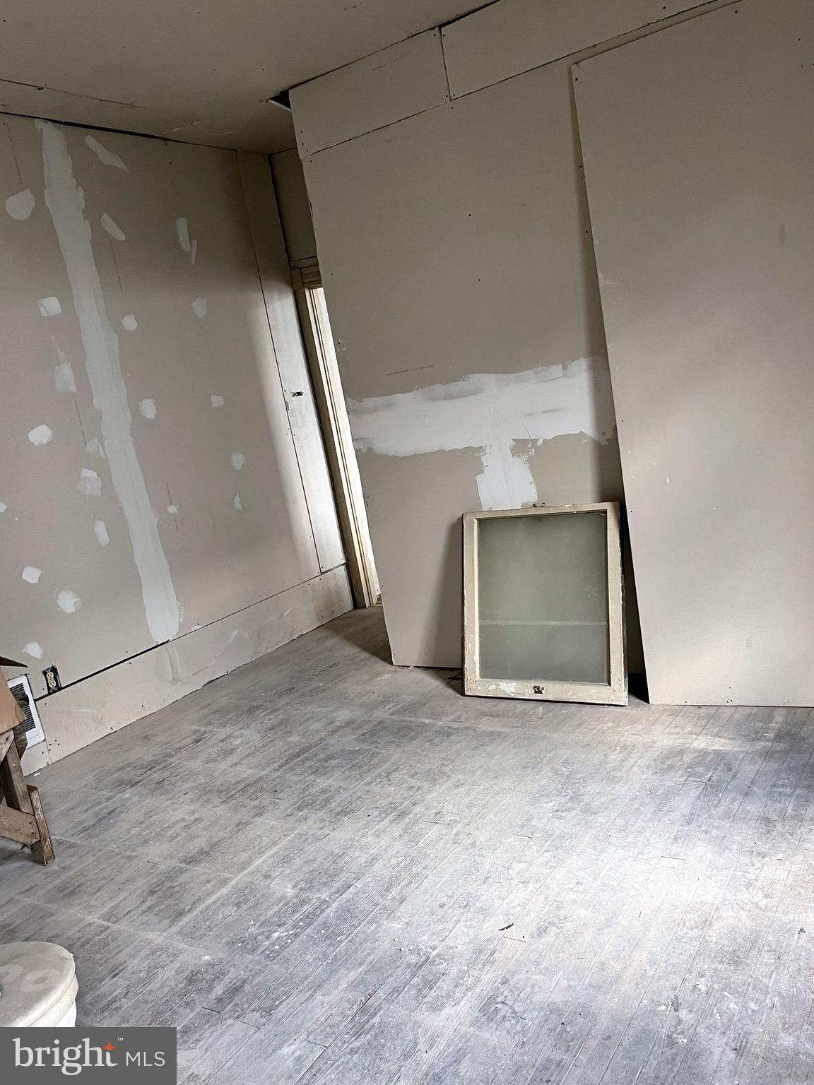 E.& W. CHILLISQUAQUE - Residential