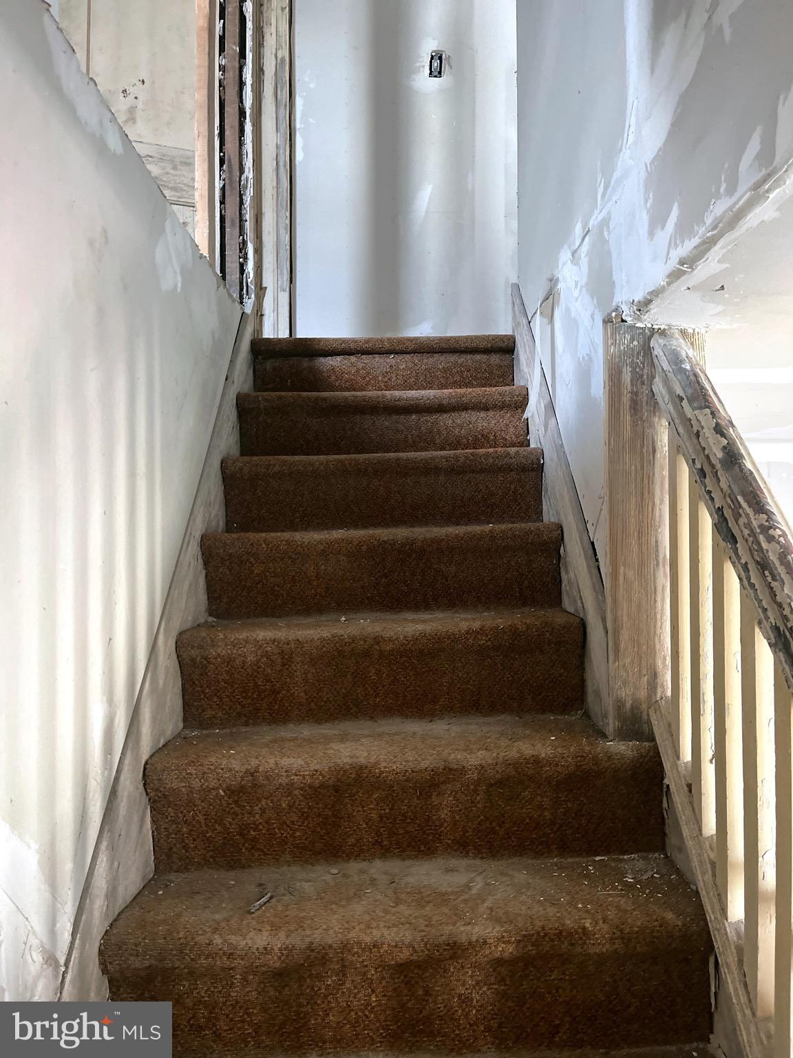 E.& W. CHILLISQUAQUE - Residential