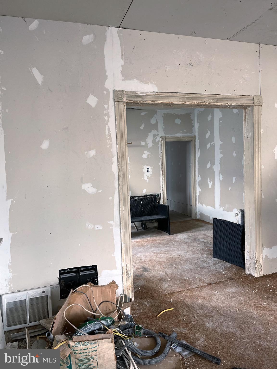 E.& W. CHILLISQUAQUE - Residential