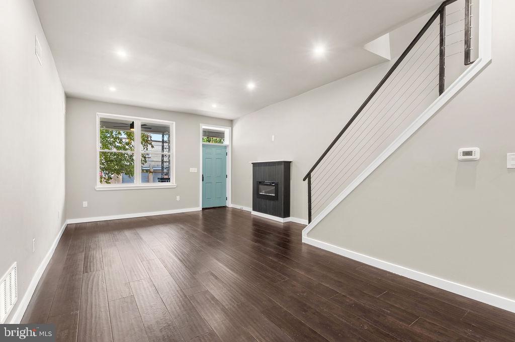 3371 EMERALD STREET