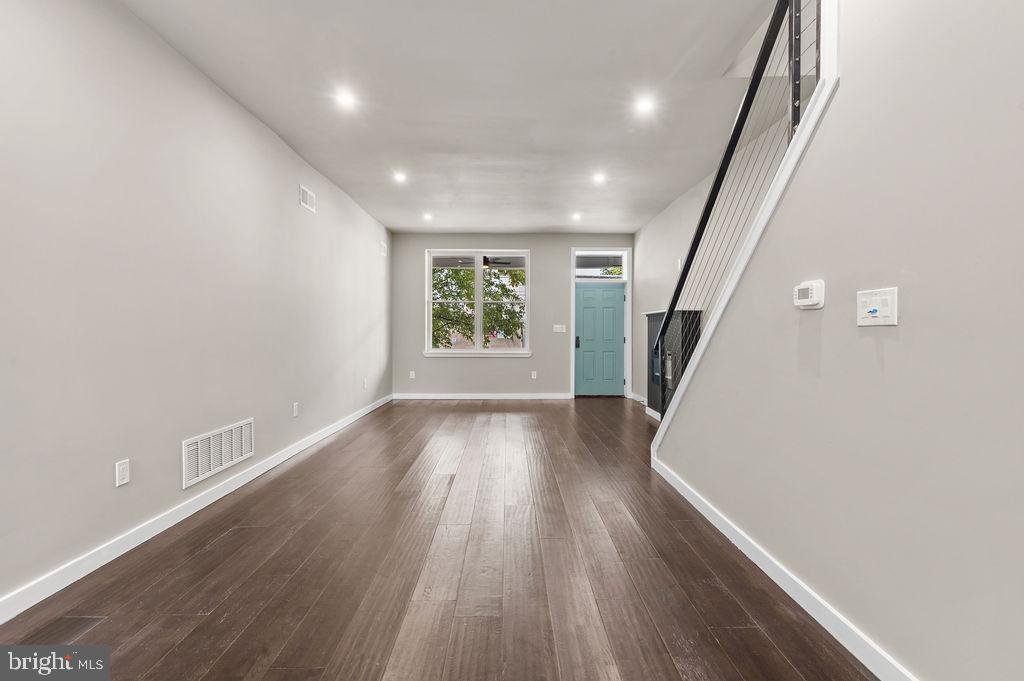 3371 EMERALD STREET