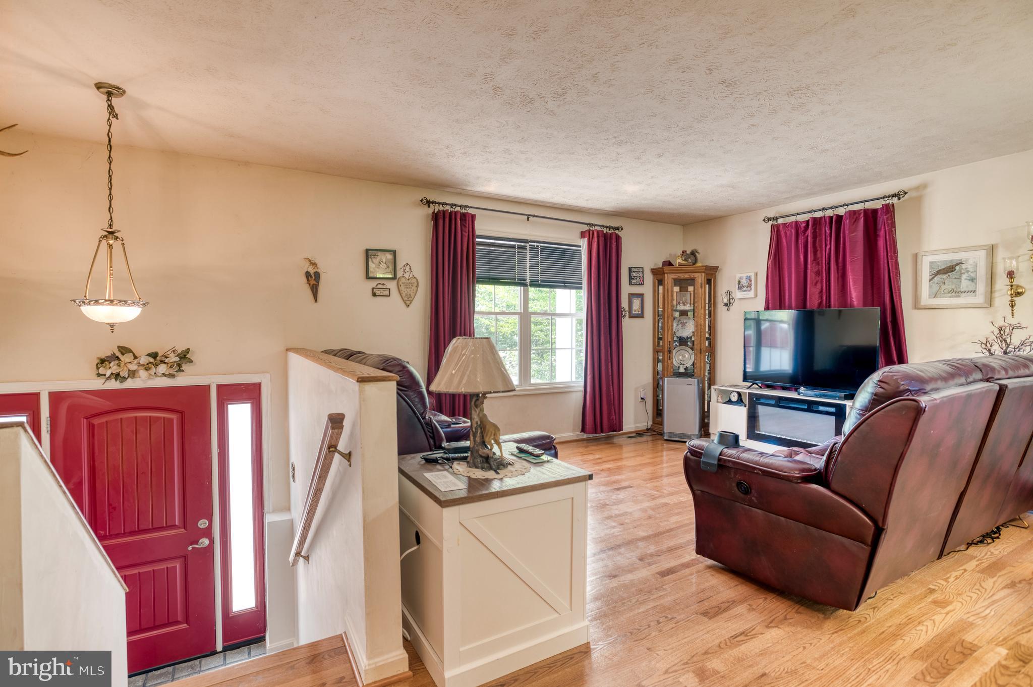 8427 TALL OAK DRIVE