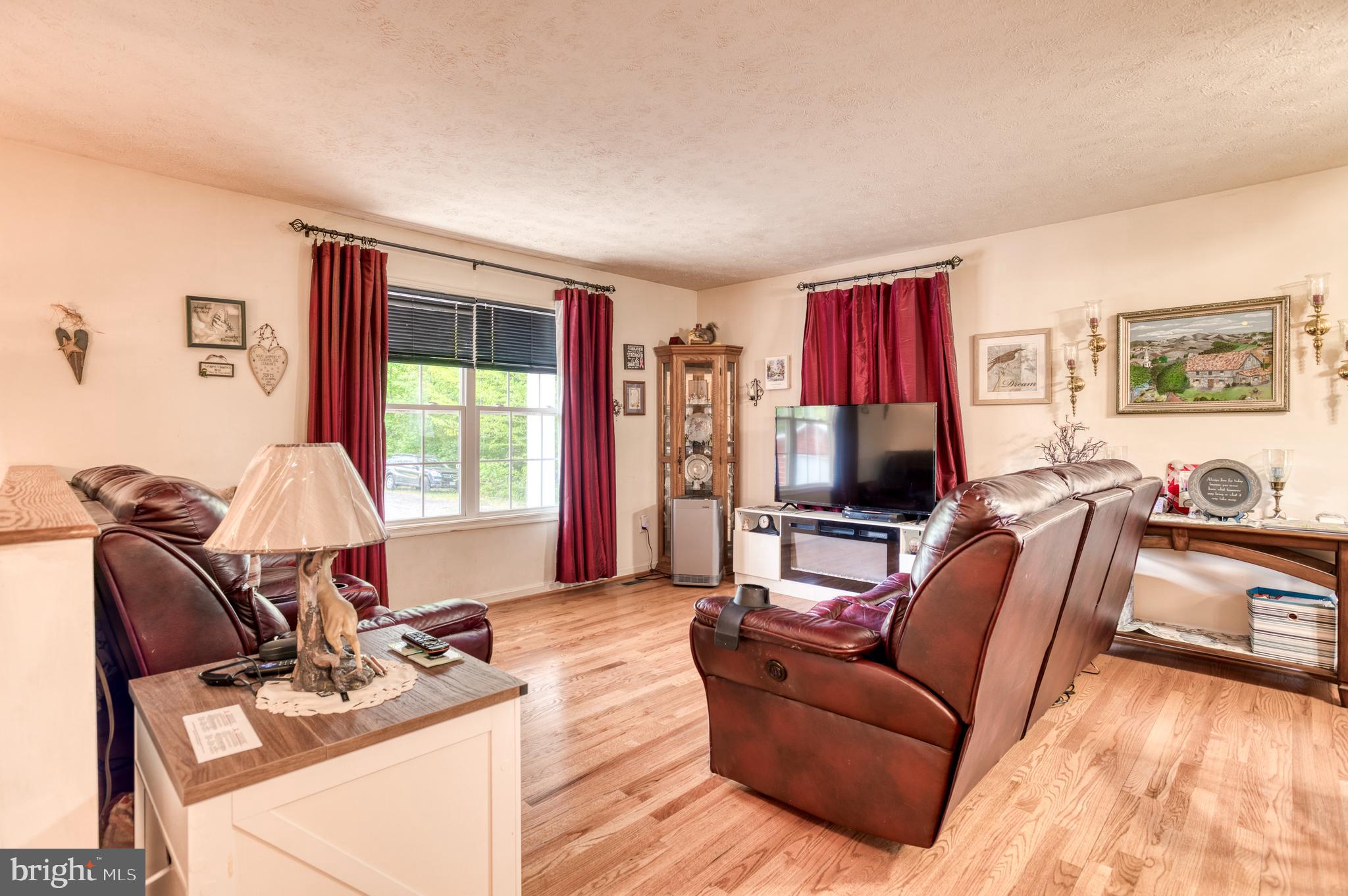 8427 TALL OAK DRIVE