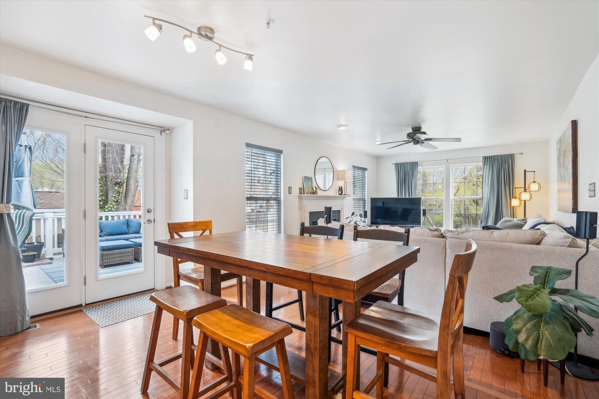 WEST LAUREL ACRES - Residential