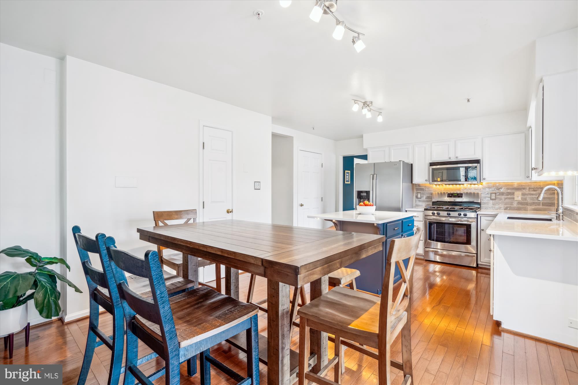 WEST LAUREL ACRES - Residential