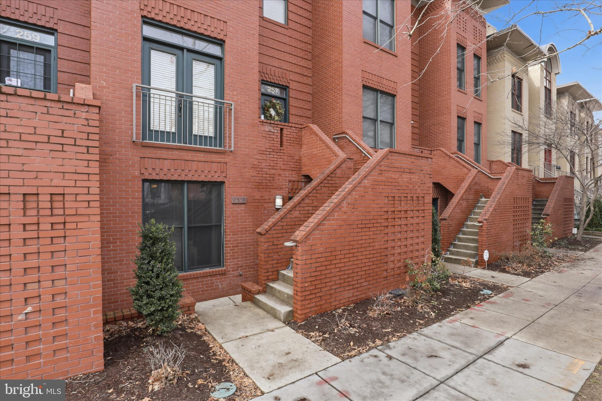 257 14TH STREET SE B