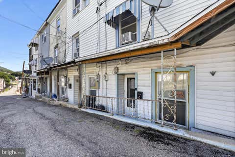 Townhouse For Sale - 6 Cherry Street<br/> Schuylkill County, TAMAQUA, PA 18252