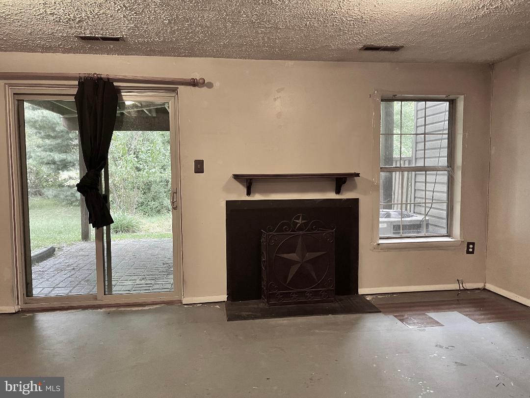 8137 CRABAPPLE LANE