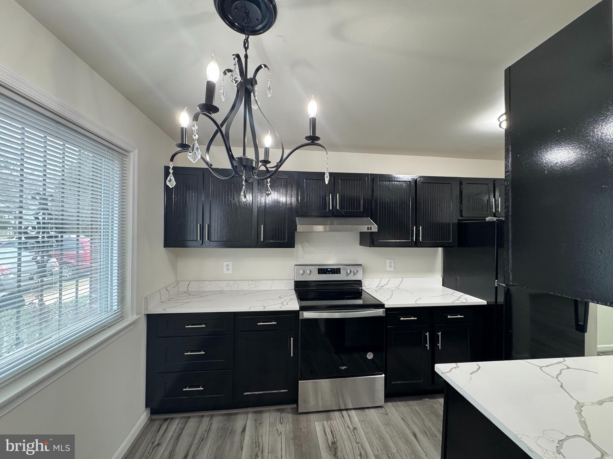 1126 BARNABY TERRACE SE