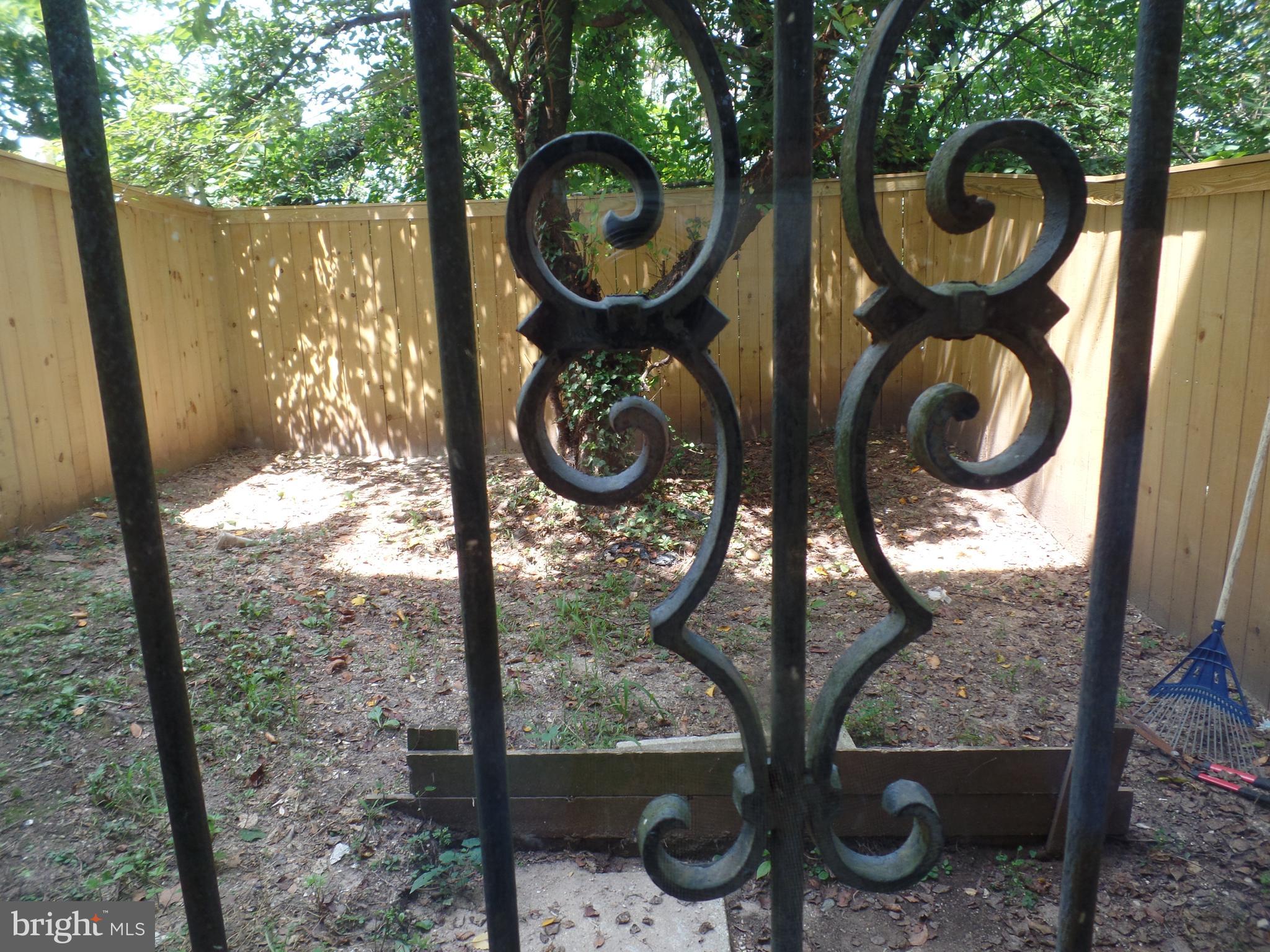 1126 BARNABY TERRACE SE