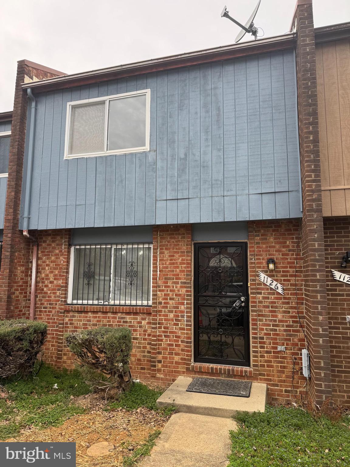 1126 BARNABY TERRACE SE