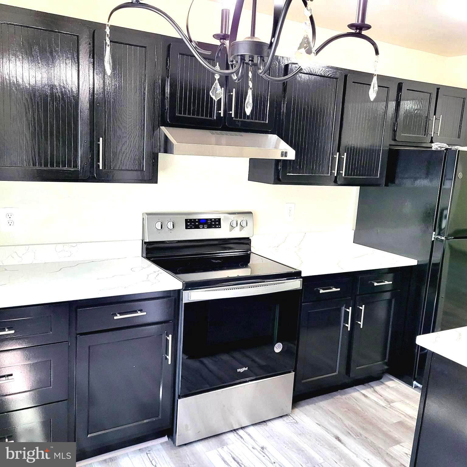 1126 BARNABY TERRACE SE