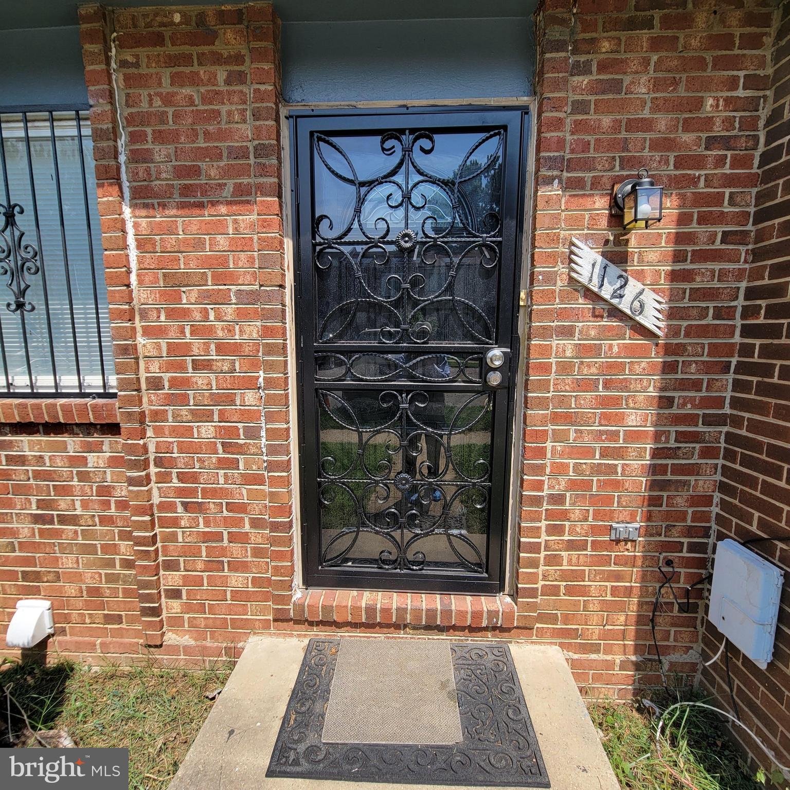 1126 BARNABY TERRACE SE