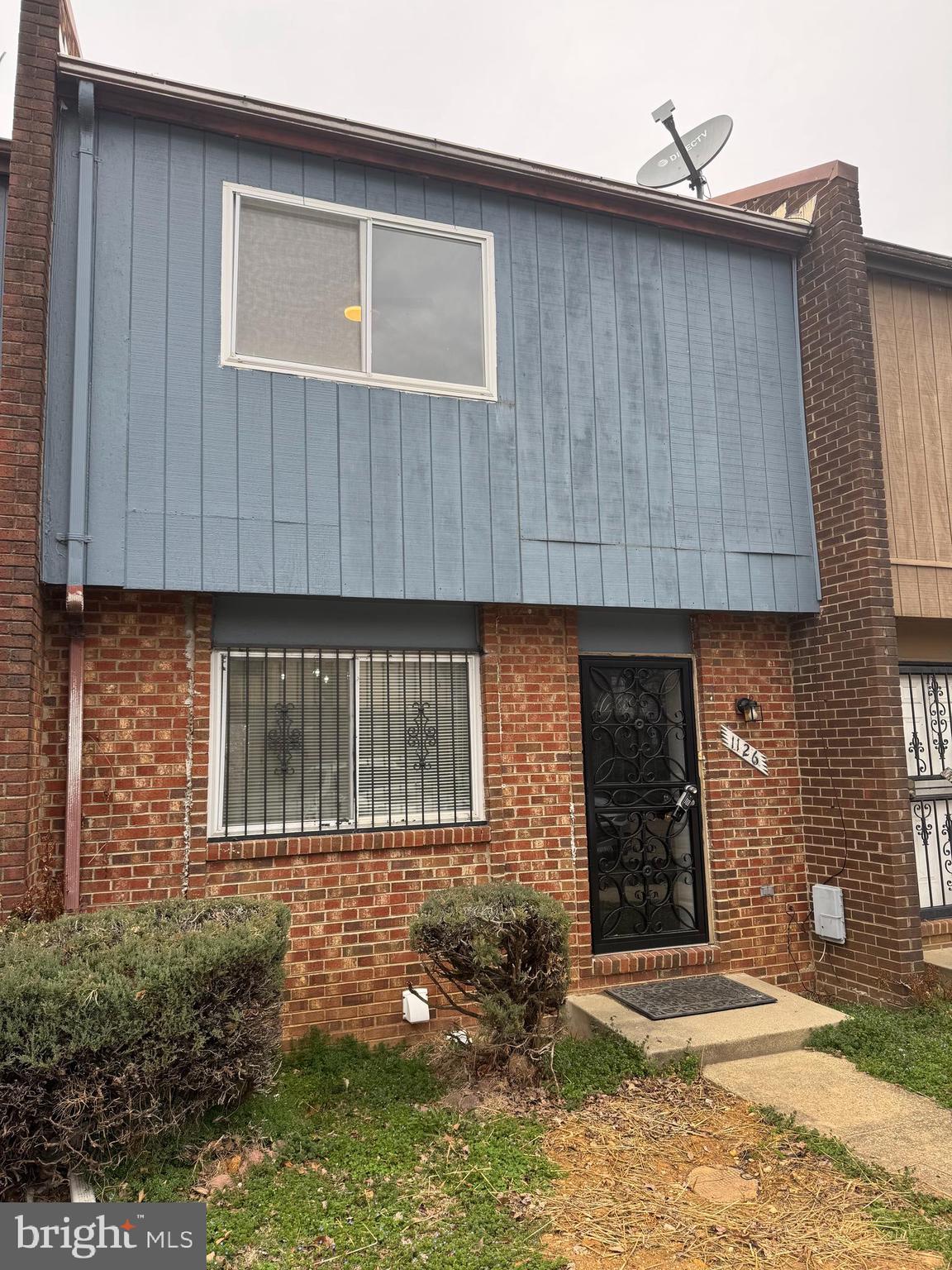 1126 BARNABY TERRACE SE