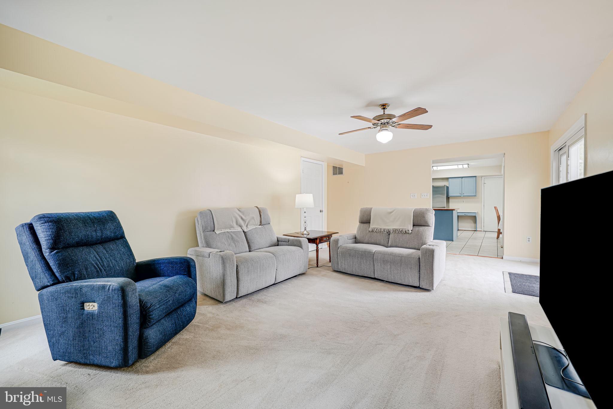 COUNTRY CLUB LAKE - Residential